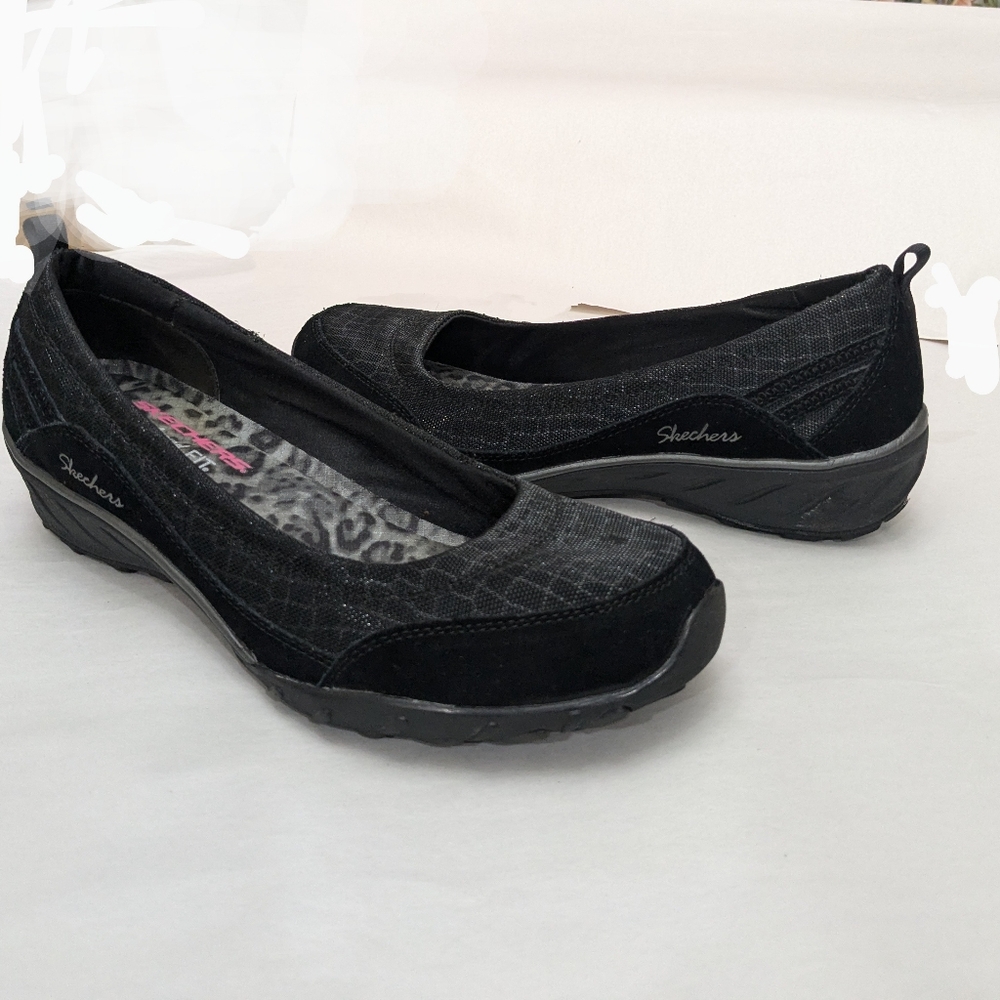 Sketchers Relax Fit Savvy slip ons sz 8.5 & Free Shipping